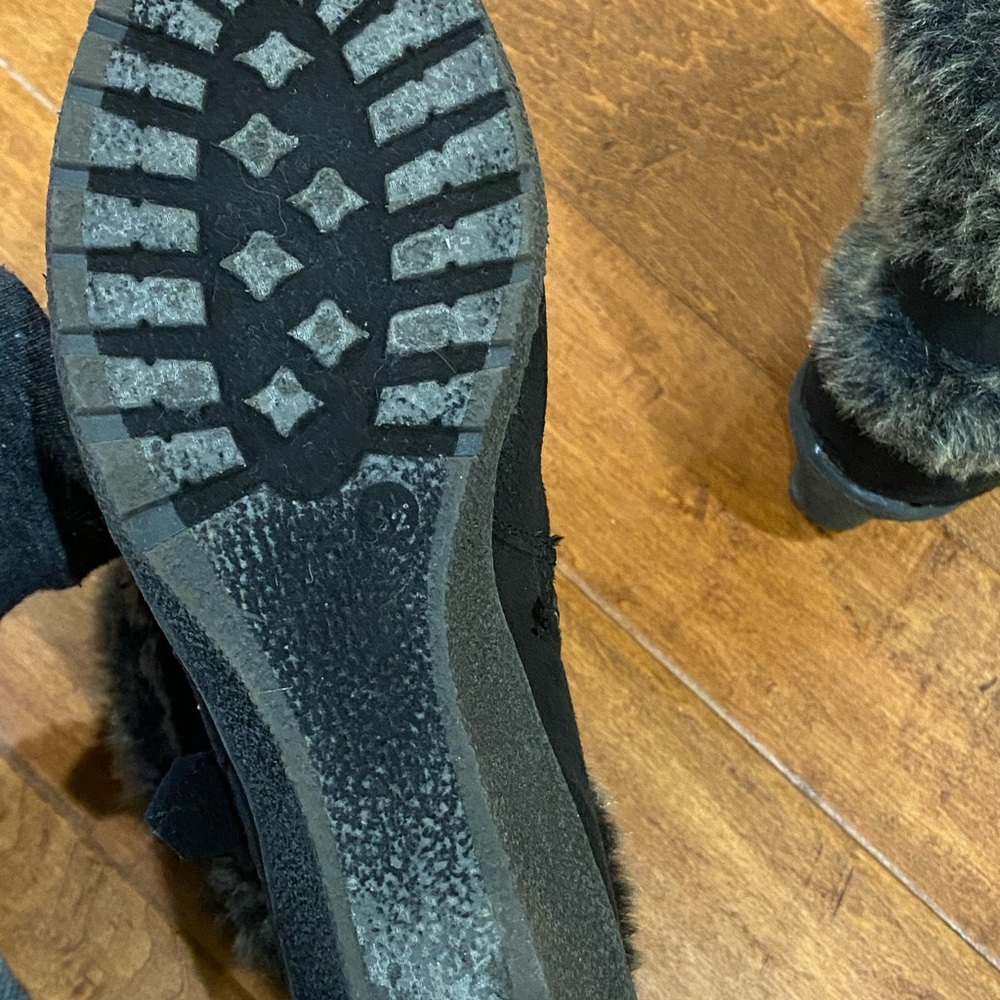 Black Suede Wedges with Faux-Fur Design - Picture 10 of 11